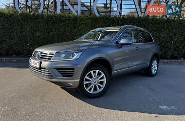 Позашляховик / Кросовер Volkswagen Touareg 2015 в Києві