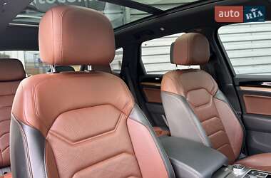 Внедорожник / Кроссовер Volkswagen Touareg 2018 в 