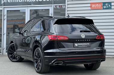Внедорожник / Кроссовер Volkswagen Touareg 2018 в 