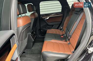 Внедорожник / Кроссовер Volkswagen Touareg 2018 в 