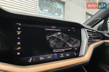 Внедорожник / Кроссовер Volkswagen Touareg 2018 в 