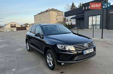 Позашляховик / Кросовер Volkswagen Touareg 2016 в 