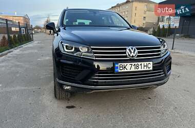 Позашляховик / Кросовер Volkswagen Touareg 2016 в 