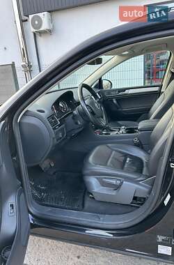 Позашляховик / Кросовер Volkswagen Touareg 2016 в 