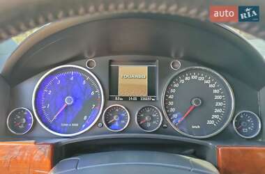 Позашляховик / Кросовер Volkswagen Touareg 2004 в 