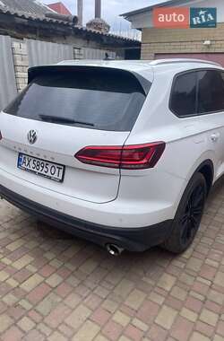 Внедорожник / Кроссовер Volkswagen Touareg 2018 в 