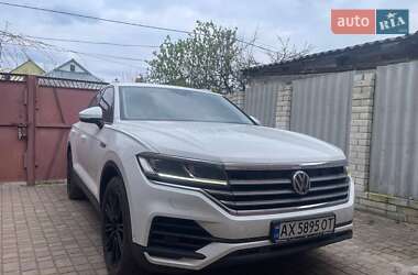 Внедорожник / Кроссовер Volkswagen Touareg 2018 в 