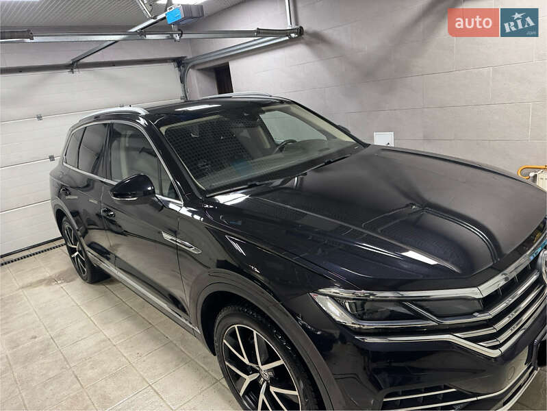 Позашляховик / Кросовер Volkswagen Touareg 2019 в Києві