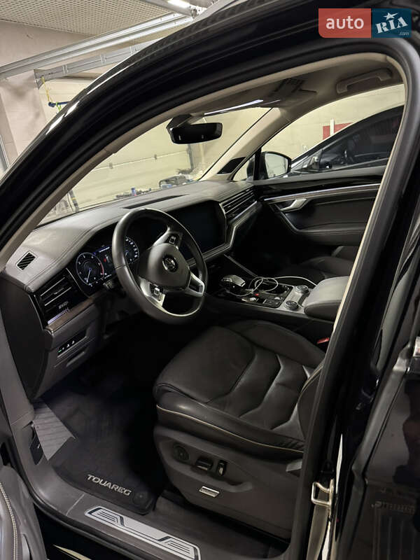 Позашляховик / Кросовер Volkswagen Touareg 2019 в Києві
