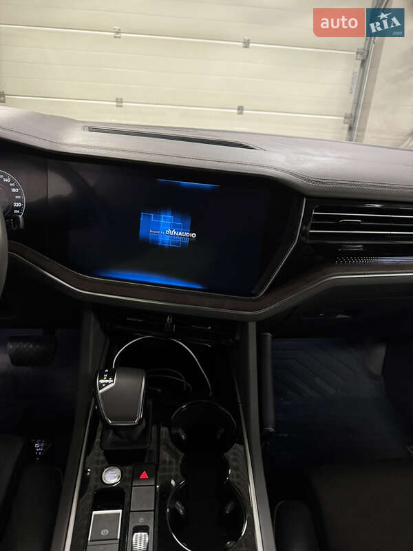Позашляховик / Кросовер Volkswagen Touareg 2019 в Києві