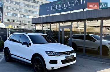 Позашляховик / Кросовер Volkswagen Touareg 2013 в 