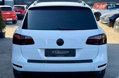 Позашляховик / Кросовер Volkswagen Touareg 2013 в 