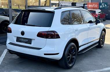 Позашляховик / Кросовер Volkswagen Touareg 2013 в 