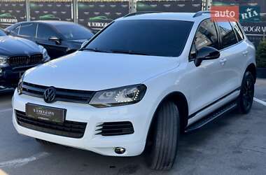 Позашляховик / Кросовер Volkswagen Touareg 2013 в 