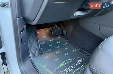 Позашляховик / Кросовер Volkswagen Touareg 2013 в 