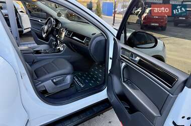 Позашляховик / Кросовер Volkswagen Touareg 2013 в 