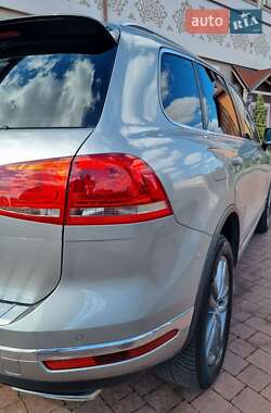 Внедорожник / Кроссовер Volkswagen Touareg 2016 в 