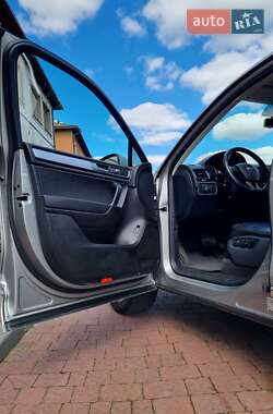 Внедорожник / Кроссовер Volkswagen Touareg 2016 в 
