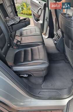 Внедорожник / Кроссовер Volkswagen Touareg 2016 в 