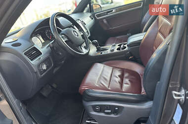 Позашляховик / Кросовер Volkswagen Touareg 2011 в 