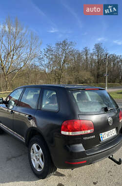 Внедорожник / Кроссовер Volkswagen Touareg 2004 в 