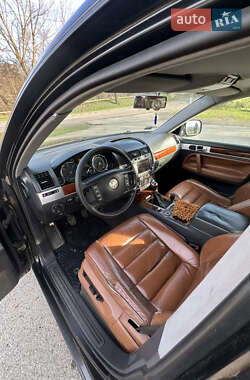 Внедорожник / Кроссовер Volkswagen Touareg 2004 в 