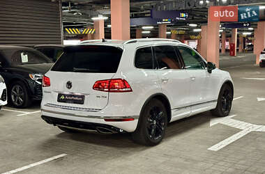 Позашляховик / Кросовер Volkswagen Touareg 2017 в 