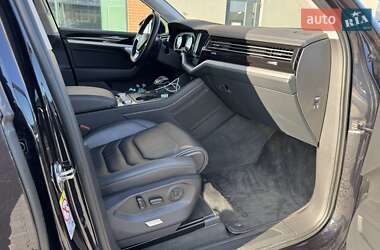Внедорожник / Кроссовер Volkswagen Touareg 2019 в 