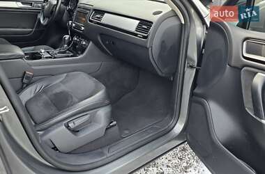 Внедорожник / Кроссовер Volkswagen Touareg 2015 в 
