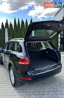 Внедорожник / Кроссовер Volkswagen Touareg 2012 в 