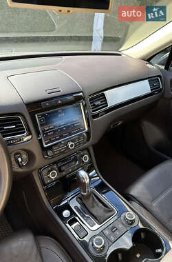 Внедорожник / Кроссовер Volkswagen Touareg 2012 в 