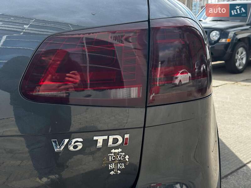 Внедорожник / Кроссовер Volkswagen Touareg 2015 в Харькове