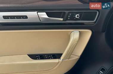 Внедорожник / Кроссовер Volkswagen Touareg 2015 в 