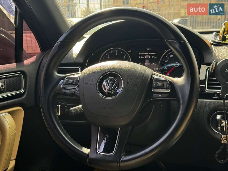 Внедорожник / Кроссовер Volkswagen Touareg 2015 в Харькове
