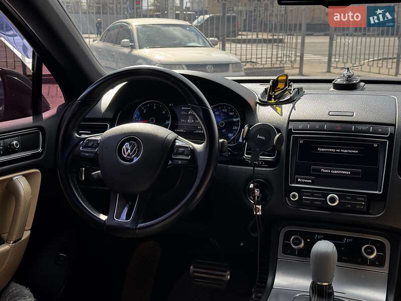 Внедорожник / Кроссовер Volkswagen Touareg 2015 в Харькове