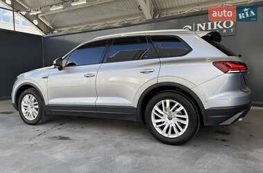 Позашляховик / Кросовер Volkswagen Touareg 2021 в 