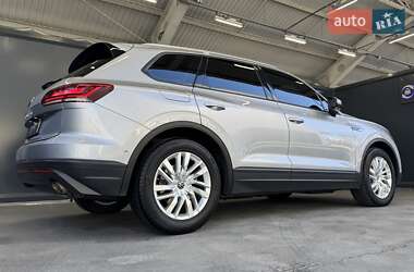 Позашляховик / Кросовер Volkswagen Touareg 2021 в 