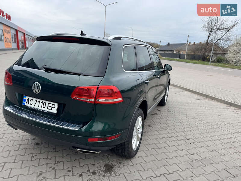 Внедорожник / Кроссовер Volkswagen Touareg 2011 в Нововолынске