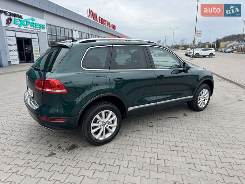 Внедорожник / Кроссовер Volkswagen Touareg 2011 в Нововолынске