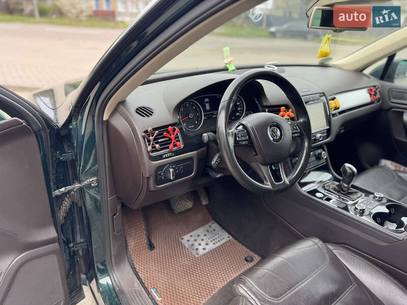 Внедорожник / Кроссовер Volkswagen Touareg 2011 в Нововолынске