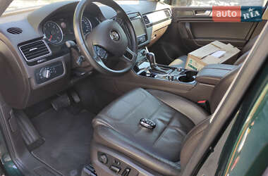 Позашляховик / Кросовер Volkswagen Touareg 2011 в 