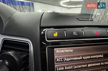Внедорожник / Кроссовер Volkswagen Touareg 2016 в 