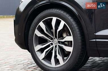 Позашляховик / Кросовер Volkswagen Touareg 2018 в 