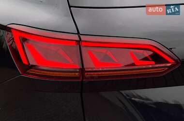Позашляховик / Кросовер Volkswagen Touareg 2018 в 