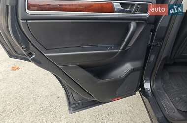 Позашляховик / Кросовер Volkswagen Touareg 2012 в 