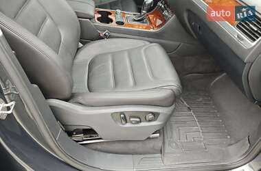 Позашляховик / Кросовер Volkswagen Touareg 2012 в 