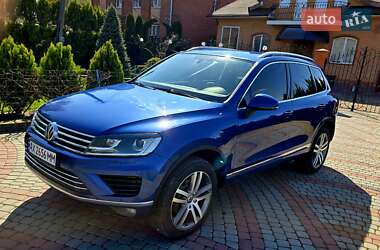 Внедорожник / Кроссовер Volkswagen Touareg 2015 в Славянске