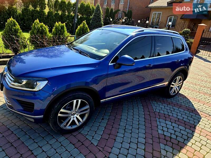 Внедорожник / Кроссовер Volkswagen Touareg 2015 в 