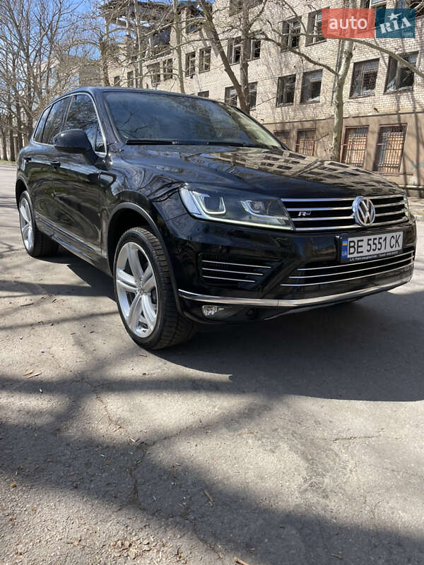 Внедорожник / Кроссовер Volkswagen Touareg 2015 в Николаеве