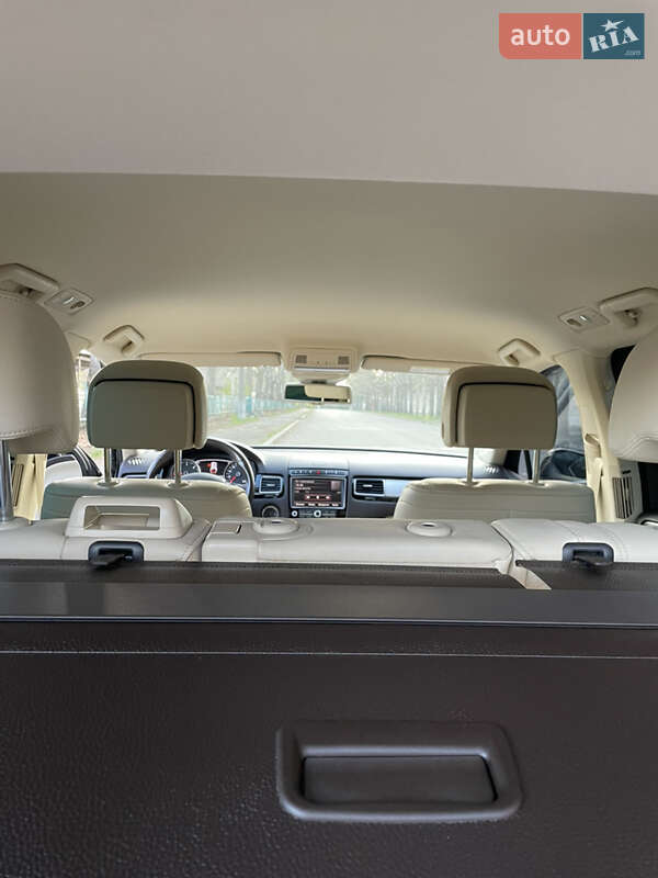 Внедорожник / Кроссовер Volkswagen Touareg 2015 в Николаеве
